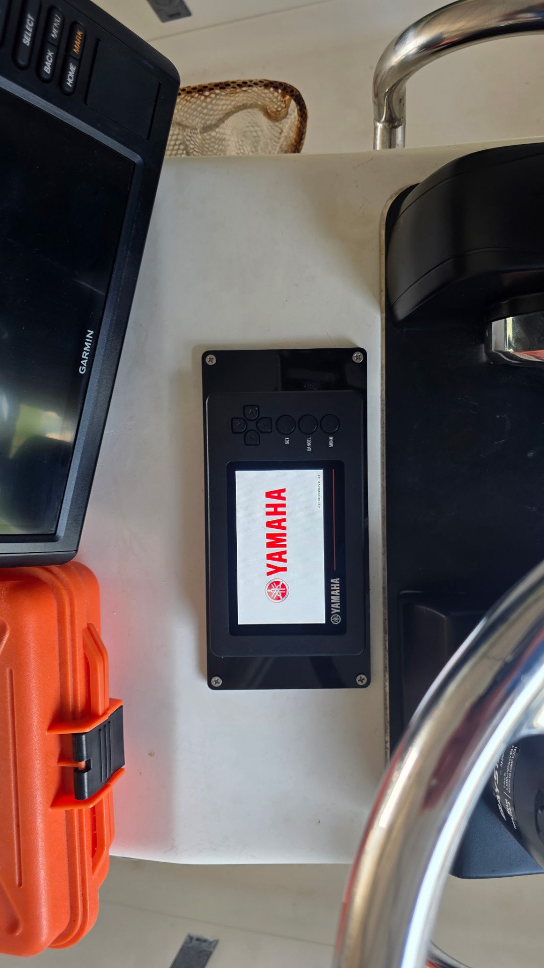 Yamaha Command Link display and Garmin chartplotter at the helm